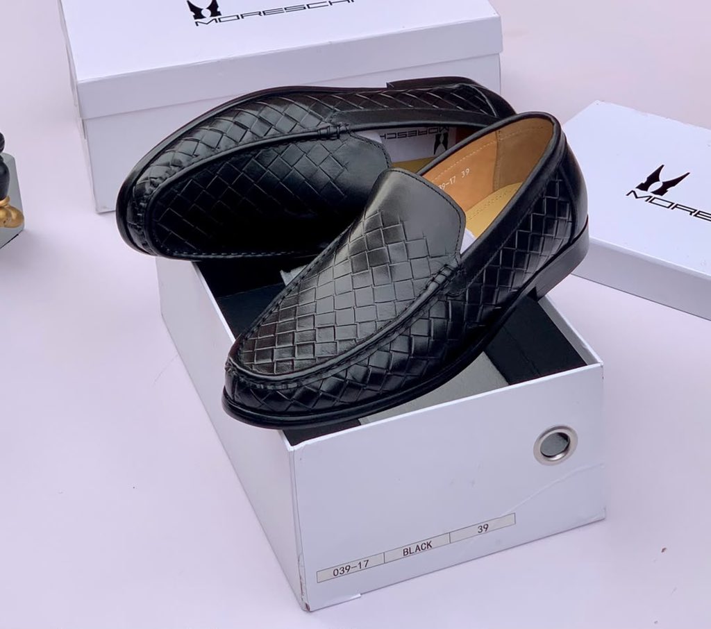 Baba_Dan_Audu_0's tweet photo. A statement of refinement. 

   Elevate your journey with footwear designed for those who appreciate the finer details. 

Follow for more.

70,000

39—-46 https://t.co/qdUj9TlK8c