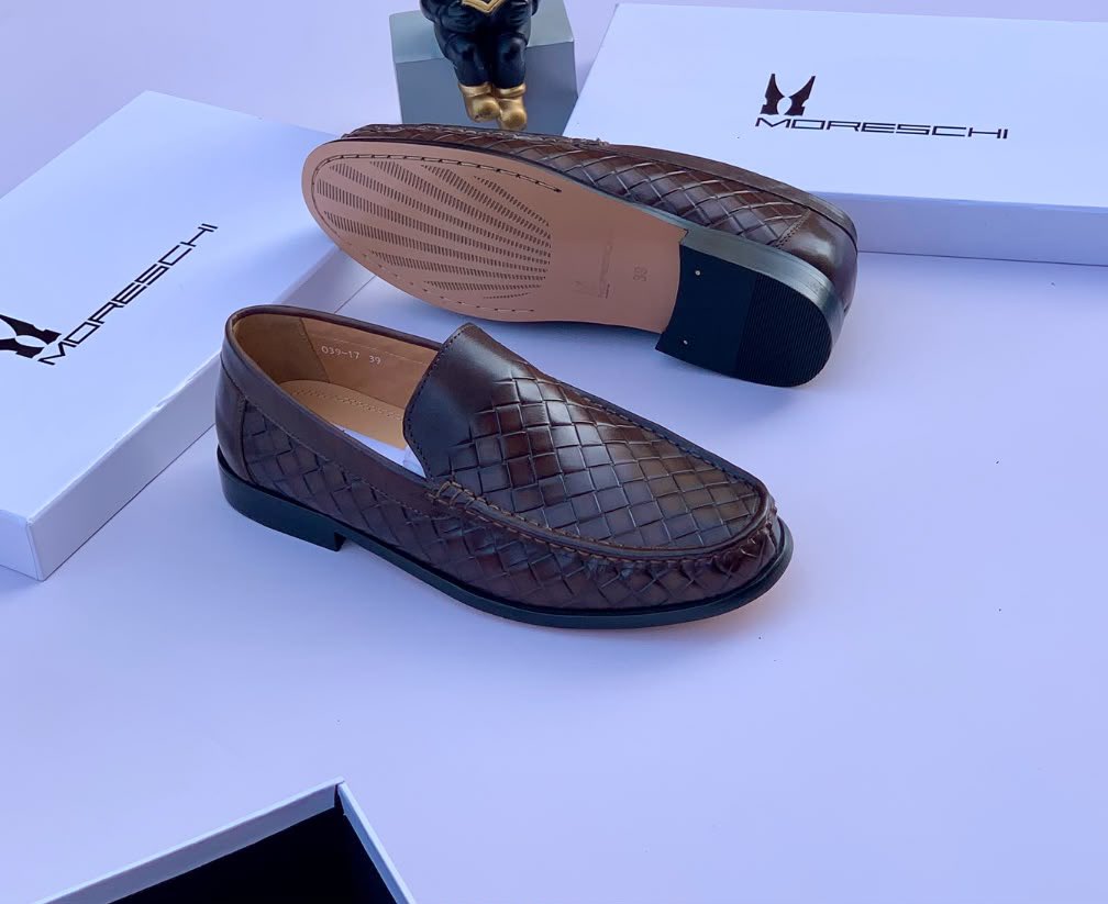 Baba_Dan_Audu_0's tweet photo. A statement of refinement. 

   Elevate your journey with footwear designed for those who appreciate the finer details. 

Follow for more.

70,000

39—-46 https://t.co/qdUj9TlK8c