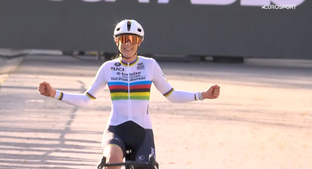 LeGruppetto's tweet photo. Michael Vanthourenhout s'impose à Overijse, sur la 1re manche du Superprestige ! Le Belge devance Witse Meeussen et Niels Vandeputte.

Lucinda Brand a dominé les débats pour s'imposer en solo. Aniek van Alphen et Inge van der Heijden complètent le podium. Amandine Fouquenet est 4e.