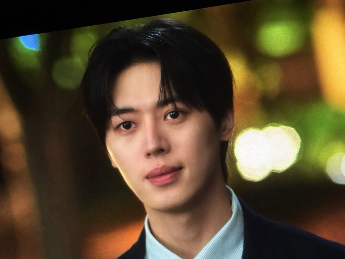 Den_spot's tweet photo. 한태승 웃은 건가 … ? https://t.co/E7RBF0m7CB