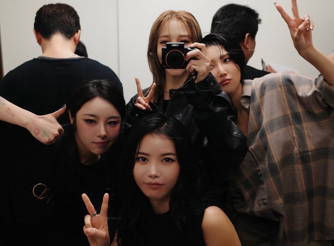 JWIrresistible's tweet photo. MAMAMOO 😭😭😭😭😭😭😭 https://t.co/Kh60CClgjj