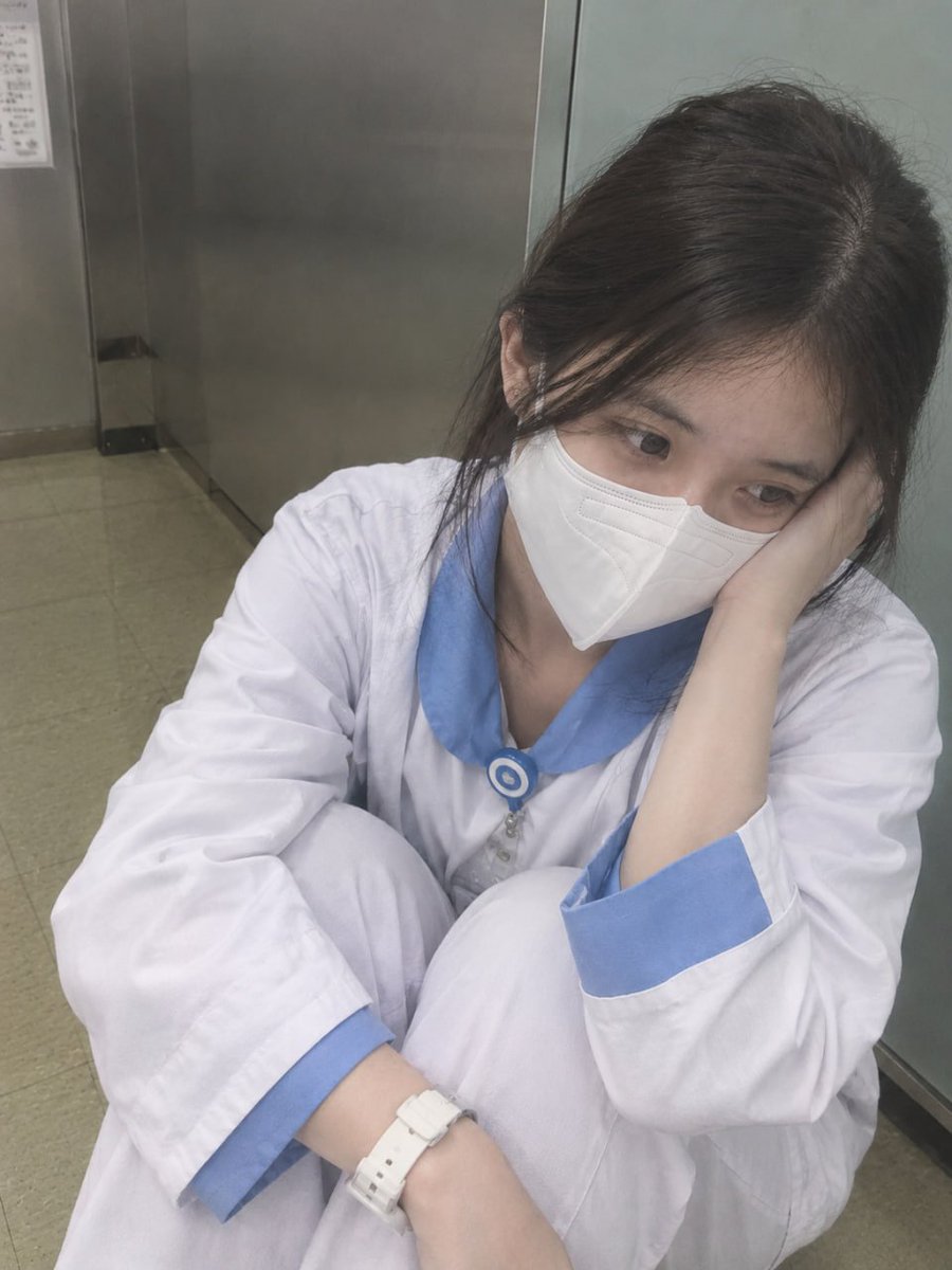 b2nhex's tweet photo. 「這個不是昨天才教過妳嗎？」
學姊才講完這句話，我整個人瞬間不敢出聲。
「不好意思，我剛剛有點不確定，所以想再確認一次。」
「妳到底有沒有在聽啊？這樣以後怎麼工作？」
那一刻真的很想直接把委屈吞回去.... https://t.co/RjExZylEUG