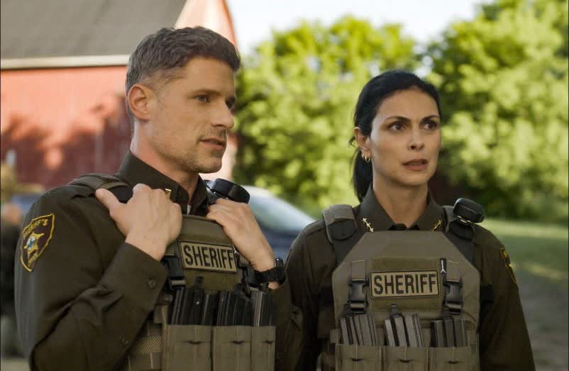 fansplain's tweet photo. #SheriffCountry Season 2, Episode 3 "Ulysses" showed us that Mickey will always care about her father and we got emotional watching her worry about him. Read our review HERE: https://t.co/HH9cE2NNQ6 https://t.co/X8hsHnUwUi