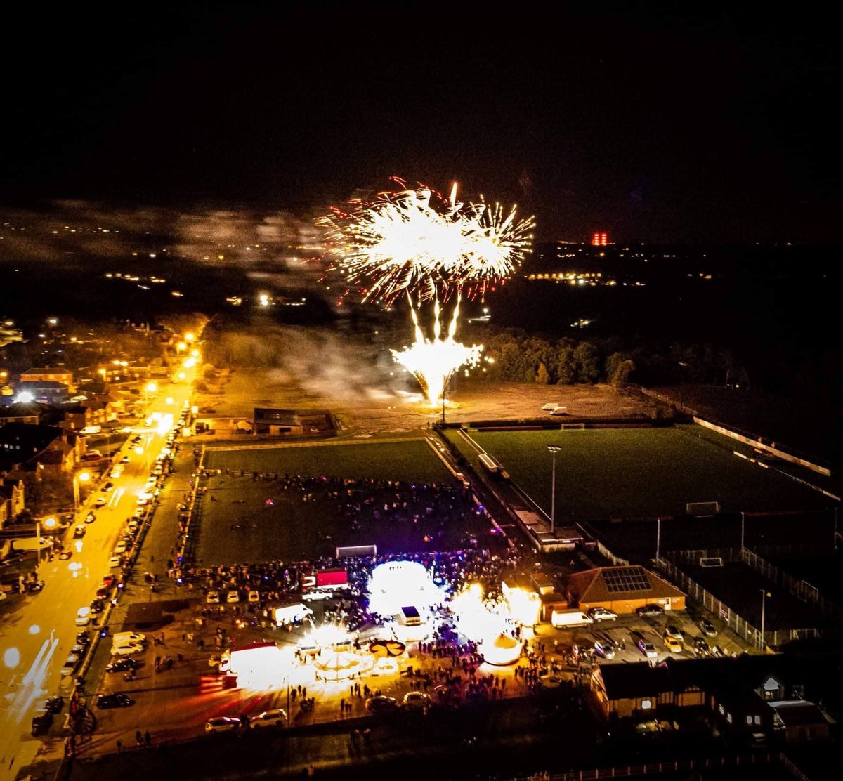 HCIFC's tweet photo. We'll fire a single shot off at 7:55pm as usual to get you all excited and to give you 5 minutes to get in place

Let's not forget that the Harworth pavilion put this show on every year for free and pay for it out of their own pocket. https://t.co/WtccYkPb6o