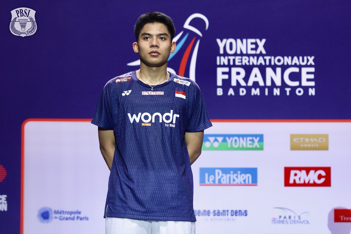 INABadminton's tweet photo. Podium tunggal putra French Open 2026.

🥇: Christo Popov 🇫🇷
🥈: Moh Zaki Ubaidillah 🇮🇩

Selamat kepada keduanya.

#BadmintonIndonesia #FrenchOpen2026 https://t.co/oJ6FB5ikfz