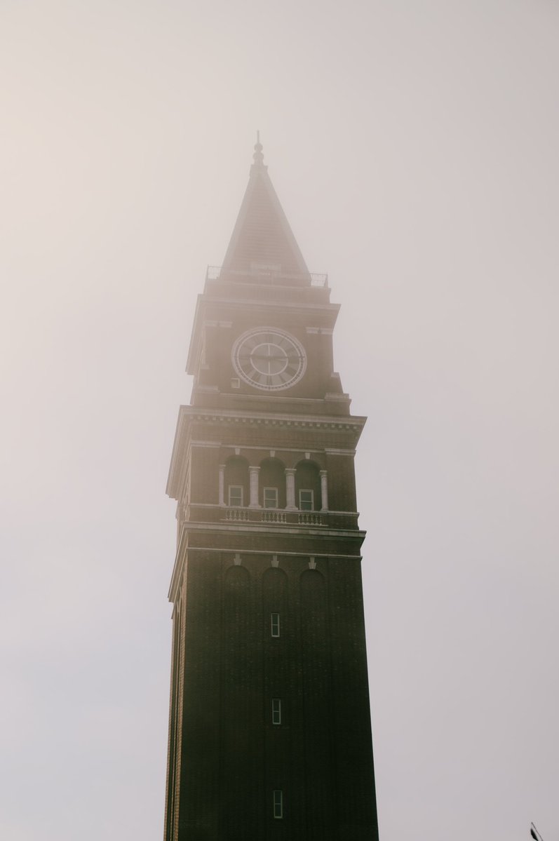 StarmanTim's tweet photo. A very foggy morning in Seattle. https://t.co/rZlf9cpo9j