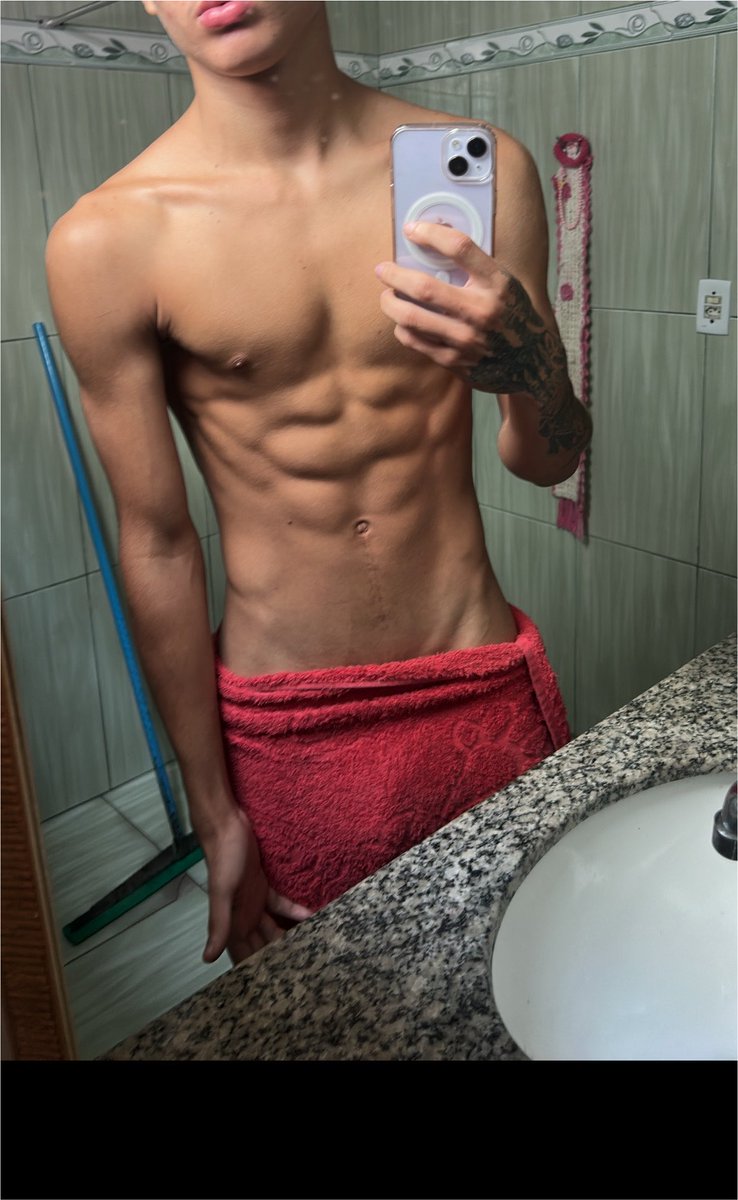 Porto22mm's tweet photo. Nem tinha feito a tatuagem ainda https://t.co/dpKsi0d9YL https://t.co/0C5Mb6in9S