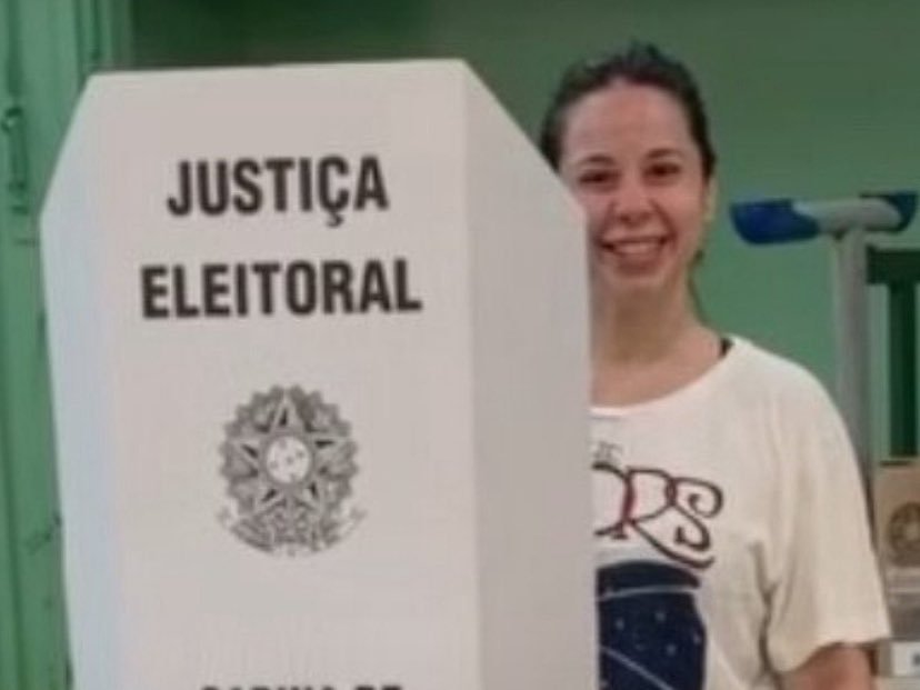 alauretty's tweet photo. NÃO IR VOTAR NÃO É LEGAL! Mas sabe o que também não é legal? Ser GAY e cometer crimes de racismo, transfobia e machismo na internet né @13imaginator 
Mas a sua memória é fraca né imaginator, até porque você nunca sustenta o que fala e depois apaga para se fazer de vítima, IGNÓBIL https://t.co/9oSBm9fh63