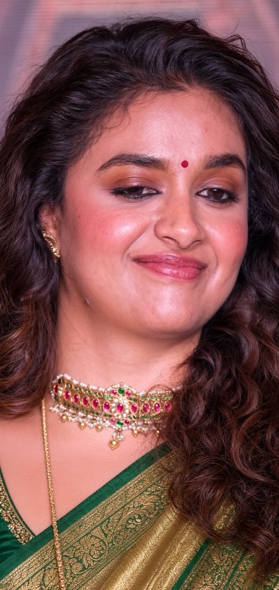 KKuttaps's tweet photo. The face🥵💦 and the body🥶💦
#KeerthySuresh #KeerthySureshhot #keerthiSuresh https://t.co/tAdj6iqfFQ