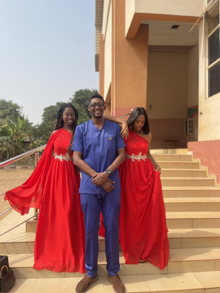 Prema_Chinweze's tweet photo. I’m a tall person until I’m in the midst of my relatives. 🤧

I’m on heels and a stair above, yet I’m still the shortest. 😭 https://t.co/gQw0GsY2zx