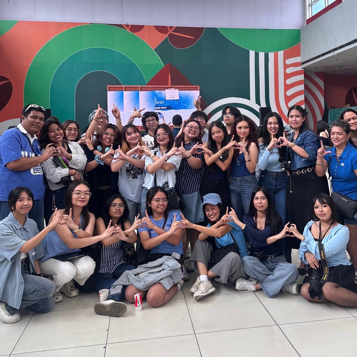 sofiyaxxxx's tweet photo. dearest @dayonee_global @TeamThadOFC @dayonewilsonofc @dayonemarkofc @elevenation_ofc @teamjaceofc @OrigiNYLEs_OFC admins, 

thank you so much for staying, holding on, and continuing to step up for day one & daylights. i know that each of us has our own lives outside this fandom, with our own responsibilities, priorities, and things to take care of, but despite all of that, you guys still choose to show up, take on your responsibilities as admins, and do your part to the best of your abilities. i genuinely appreciate the time, effort, and dedication you continue to give to this fandom. i know it’s not always easy to balance everything, so thank you for choosing to stay, for being reliable, and for continuing to do your best for the whole fandom. i really hope we can continue to grow and keep this fandom going together 🥹♥️

to our DOG head admin, thank you so much sa buhay mo. thank u for stepping up for us. thank you kasi very open ka sa mga ideas & suggestions namin lagi kahit na sobrang overwhelming na sa part mo huhu i know busy ka rin sa life but there u are, u never left any member/s behind. u posts each and every updates always and i luv u so much for that!!!

to DOWO, welcome to the family!! i can’t wait to know u guys more and work with the three of you 🥹 always remember that we are here if ever u guys need help okkk 🥹♥️

to DOMO, thank u mark’s angels/our truepang vantangas kasi g na g rin talaga kayo sa mga trip namin huhu + eversince kayo na talaga ang maasahan sa mga video edits for the boys huhu tara wagwagan na!! 🫵😼

to EO, thank u for stepping up :)) super solid niyong tatlo huhu eleven & elevenation is indeed in good hands with u guys i swear!! 🥹♥️

to TJO, our first-ever kakampi. thank u guys kasi na-feel talaga namin na may kakampi / nakakaintindi samin during “those days” hehe super swerte niyo sa isa’t isa bcos sobrang hardworking niyong lahat dyan huhu 

to OO, thank u for stepping up for our bunso :(( i know hindi madali lahat pero we’re always here to help and guide u guys along the way 🥹 TTOO 4ever!!  

to my TTO (ate joyce, bree, echo, kyu, & kyle), words cant express kung gaano ako ka-thankful sainyong lahat. kaya wag nalang. emz separate post nalang bwhaha 

i luv u so much, day one admins :) always remember that each one of u are seen and all your hardworks and efforts are greatly appreciated 🫵🥹♥️ 

♡, mads.