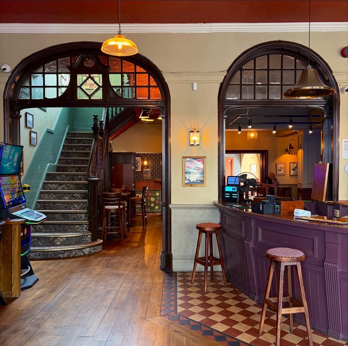 LondonPubMap's tweet photo. The Black Horse and Harrow
📍167 Rushey Grn, London SE6 4BD
🚇 Catford Bridge 
🍺 £3.40 Amstel

The Black Horse and Harrow is located in Catford in Southeast London. The nearest station is Catford Bridge.

This pub has a long history, with an inn recorded on the site from at least the early 18th century. The present building was rebuilt in 1897. Over the years, the pub has traded under several names, most recently The Duke of Catford. Following a period of closure, it reopened in May 2026 under its historic name, The Black Horse and Harrow.

This is a grand, traditionally decorated one bar pub. The main bar area stretches the length of the pub, with a good sized servery. Just behind the main bar is an adjoining room with a pool table and two dartboards. Upstairs, there is a function room with a balcony, at the rear of the pub is a spacious beer garden.

The decor consists of a boarded floor, with tiles around the servery and a carpeted area on the far right. The walls and ceiling are painted in bold colours, and there is plenty of comfortable seating. There are some nice architectural details, including arched openings, columns and attractive woodwork.

Continues in comments…. 👇