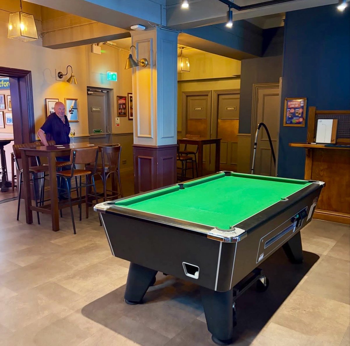 LondonPubMap's tweet photo. The Black Horse and Harrow
📍167 Rushey Grn, London SE6 4BD
🚇 Catford Bridge 
🍺 £3.40 Amstel

The Black Horse and Harrow is located in Catford in Southeast London. The nearest station is Catford Bridge.

This pub has a long history, with an inn recorded on the site from at least the early 18th century. The present building was rebuilt in 1897. Over the years, the pub has traded under several names, most recently The Duke of Catford. Following a period of closure, it reopened in May 2026 under its historic name, The Black Horse and Harrow.

This is a grand, traditionally decorated one bar pub. The main bar area stretches the length of the pub, with a good sized servery. Just behind the main bar is an adjoining room with a pool table and two dartboards. Upstairs, there is a function room with a balcony, at the rear of the pub is a spacious beer garden.

The decor consists of a boarded floor, with tiles around the servery and a carpeted area on the far right. The walls and ceiling are painted in bold colours, and there is plenty of comfortable seating. There are some nice architectural details, including arched openings, columns and attractive woodwork.

Continues in comments…. 👇