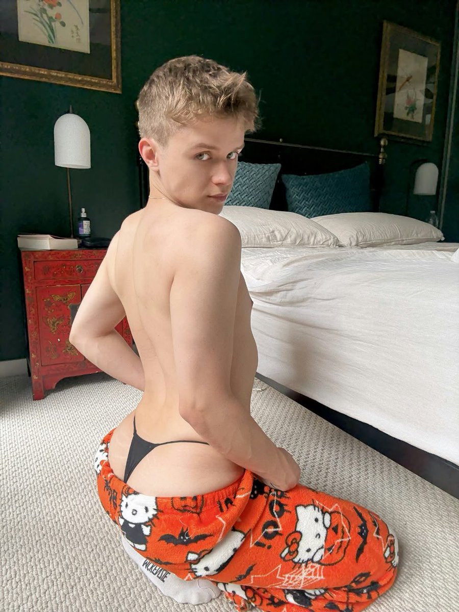 twinkwllow334's tweet photo. Are you stressed? 🥵 I’ve got something you can squeeze 🍆🍒💦 https://t.co/lPZhLPQnPV
