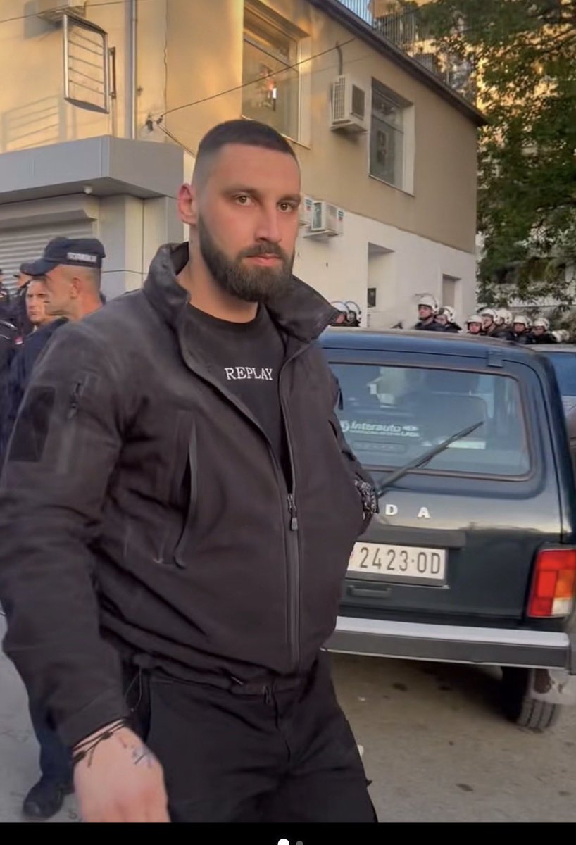 BezStraha26279's tweet photo. UČINITE VIRALNIM OVOG SNS BATINAŠA IZ NS U LAZAREVCU !🙏 https://t.co/ZHTFf9n3kn