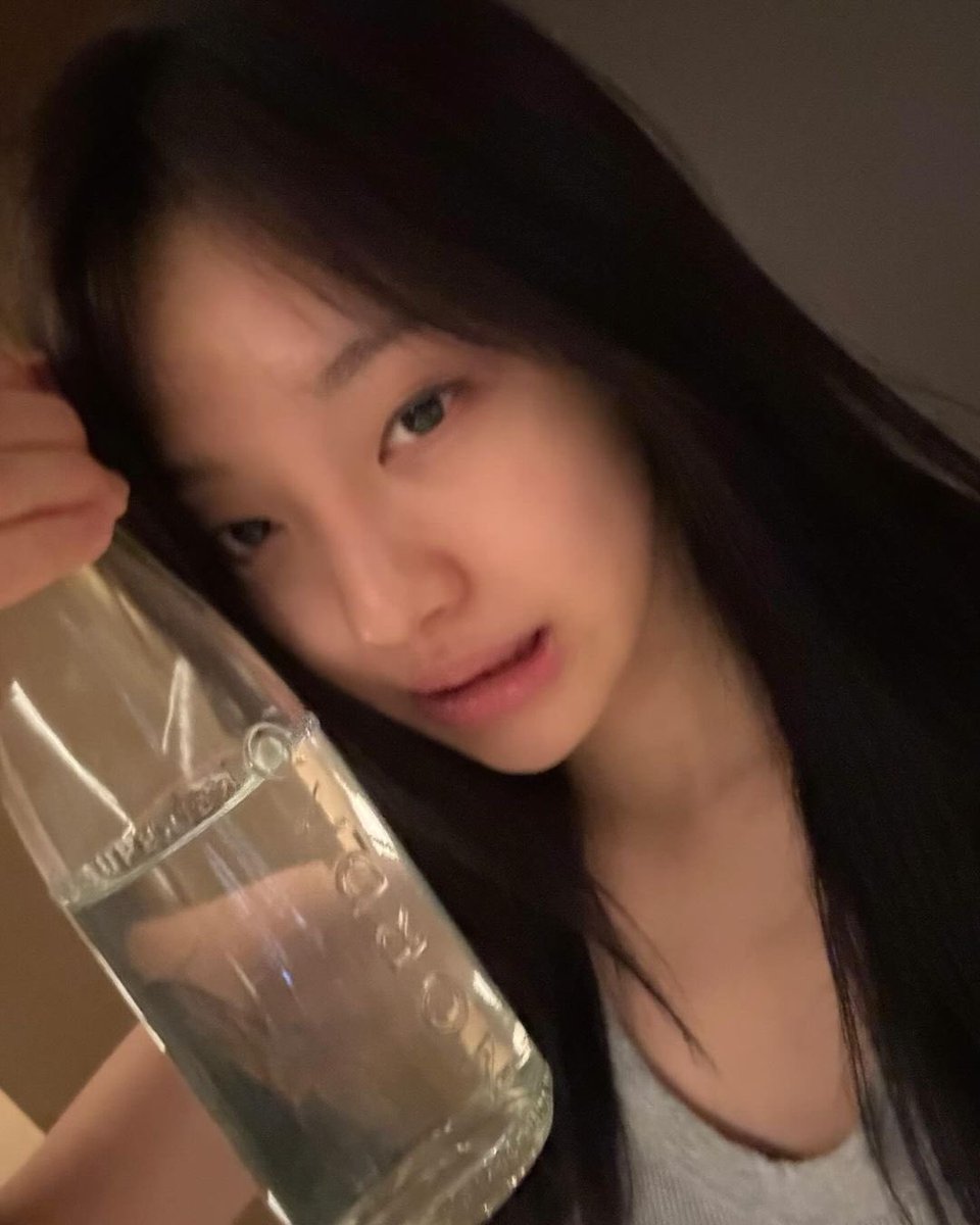 ningfusion's tweet photo. she’s literally 😬 https://t.co/6cxcmXzsFT