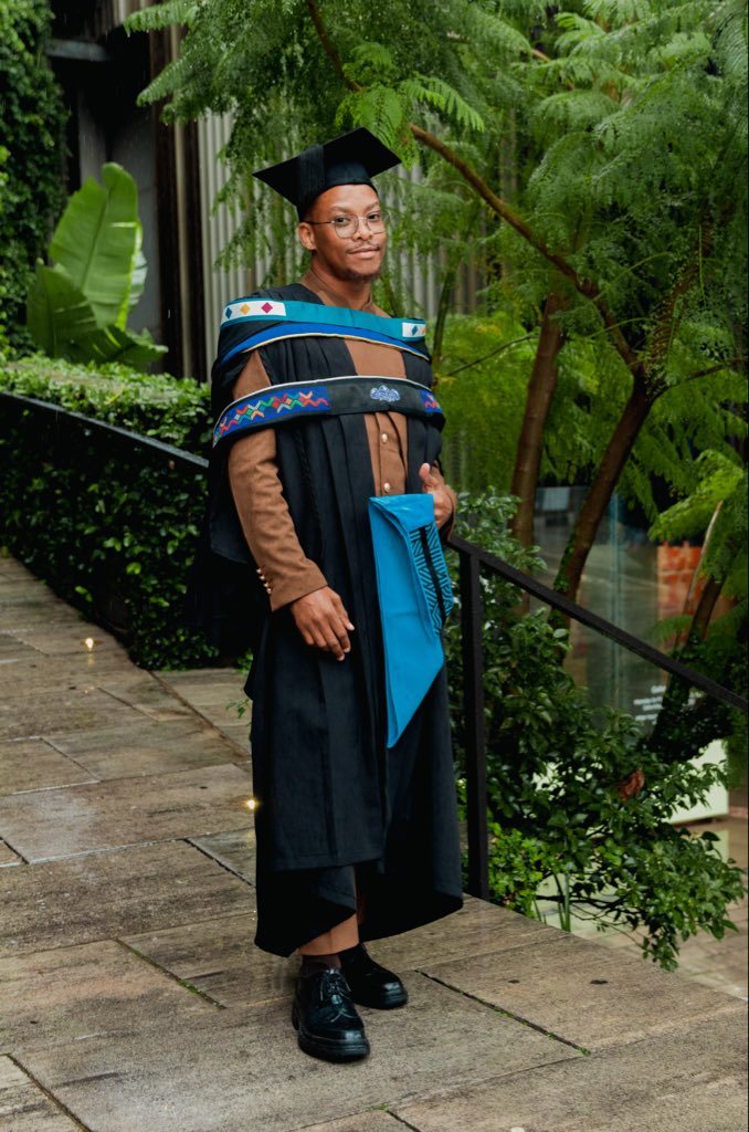 Vulamazulu_Man's tweet photo. Konje I graduated twice this year 🔥🔥 #VUTGraduation2026 https://t.co/YObfHM9Qoe
