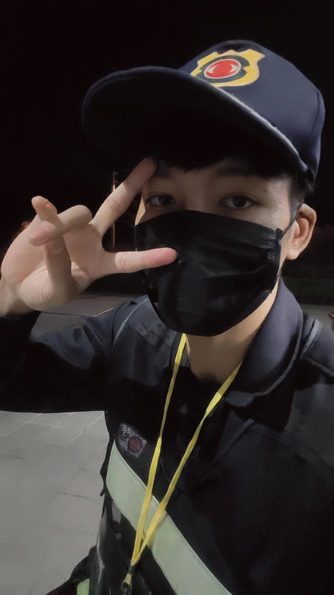 NotNoirvk2c's tweet photo. ทำงานกะดึกคืนนี้เบื่อจริงๆ🫩✌🏻🩵👮🏻‍♂️
(เบื่อไปหมด)
#ชลบุรี #หัวกุญแจ #บ้านบึง #บ่อวิน #หาเพื่อน #ไม่มีเพื่อน #ไม่มีแฟน #ไม่มีเมีย #โสด #พูดน้อย #ตัวคนเดียว https://t.co/cgVuYJMTKl