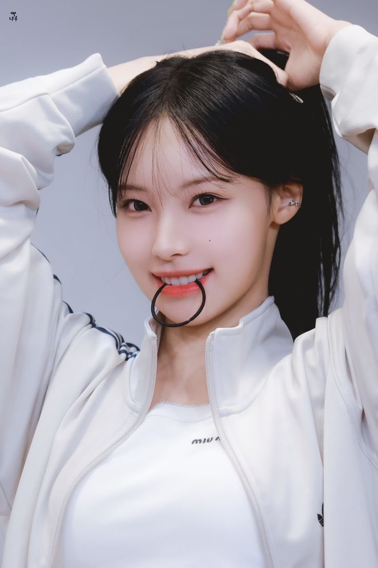 edgyIsiha's tweet photo. 근데 진짜

여자들 픽 미나미
남자들 픽 원이

인듯...여자들은 90% 확률로 둘 중 누가 더 예쁘다 하면 미나미를 택함 남자는 반대로 원이 더 좋아하고 https://t.co/vcexpH66eh