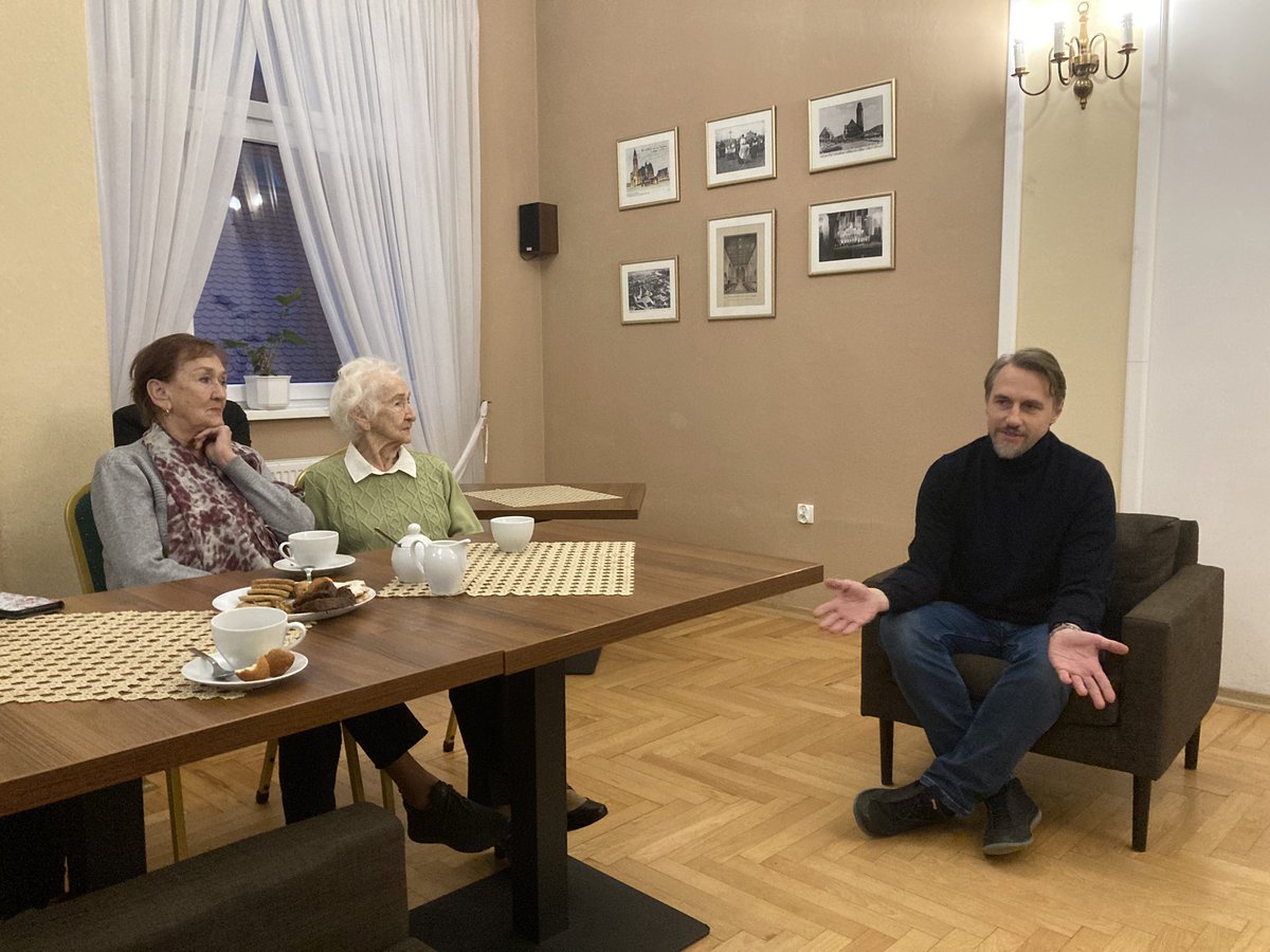 SwPiP's tweet photo. Po projekcji okazja do spotkania z autorem filmu. https://t.co/VBnB3tnu6C