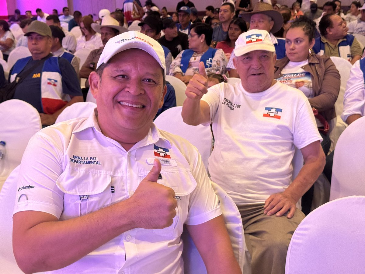ARENAOFICIAL's tweet photo. ¡Ya se siente el ambiente de Asamblea! 🙌🇸🇻

Se acercan los abrazos, las fotografías, los reencuentros y la emoción de compartir una jornada muy especial.
#ARENA #PresentePorLaPatria #ElSalvador https://t.co/2isKvDE8Sg