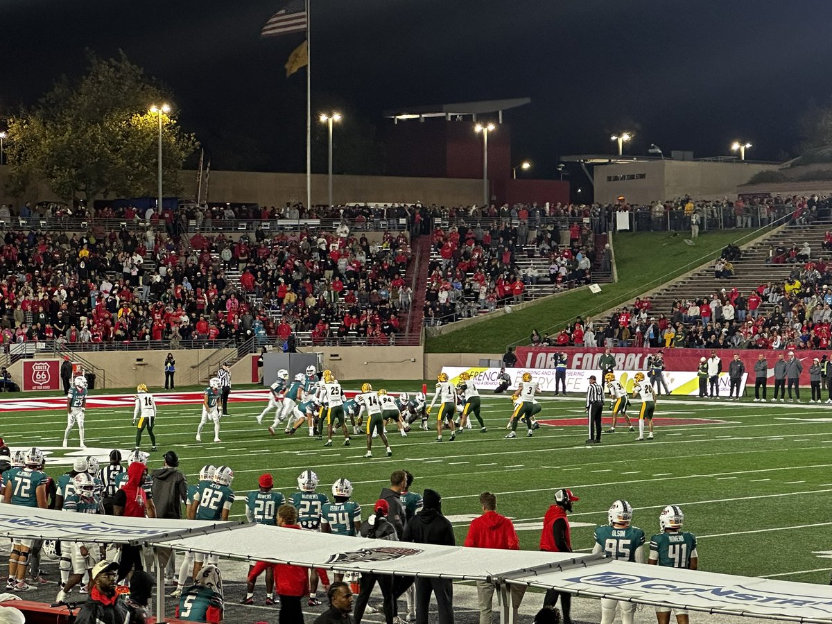KaidynMoore's tweet photo. Congrats @UNMLoboFB with the win over NDSU! Great campus, coaching, and atmosphere. Can’t wait to be back this summer. Go Lobos ‼️ @Coach_Eck @LukeSchleusner @Coach_CBooth
@Beau_Davidson @CoachBehrends 🅰️🆙
@alleneaglesfb @RecruitAllen @CoachLWig @coachjbroom #Classof2029 #Center #RecruitTheA