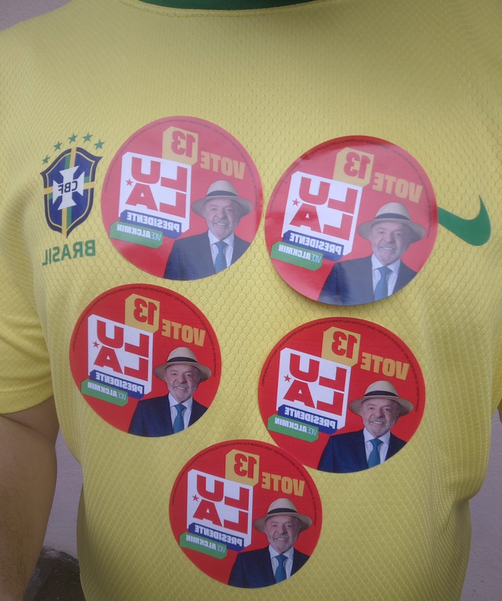 TainanCroft's tweet photo. #EuVotoFazendoL
#HojeEuVotoLula https://t.co/XqZonT42Op