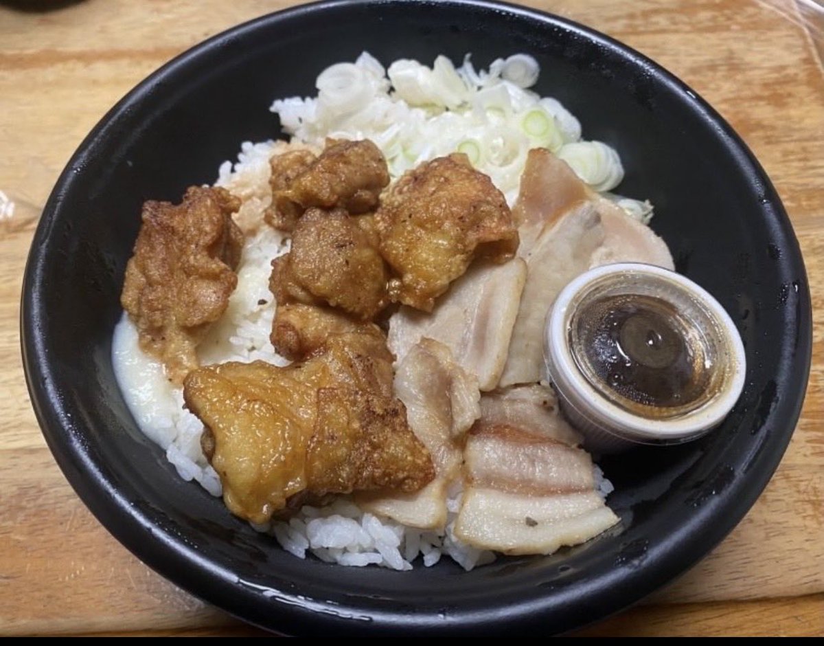 BarSilver101010's tweet photo. 同じメニューでも店によって違うのね
まぁ頼まんけど　笑笑
#Uber #ウーバーイーツ #配達員 #名古屋配達員 #名古屋 https://t.co/aN9CMccNJ0