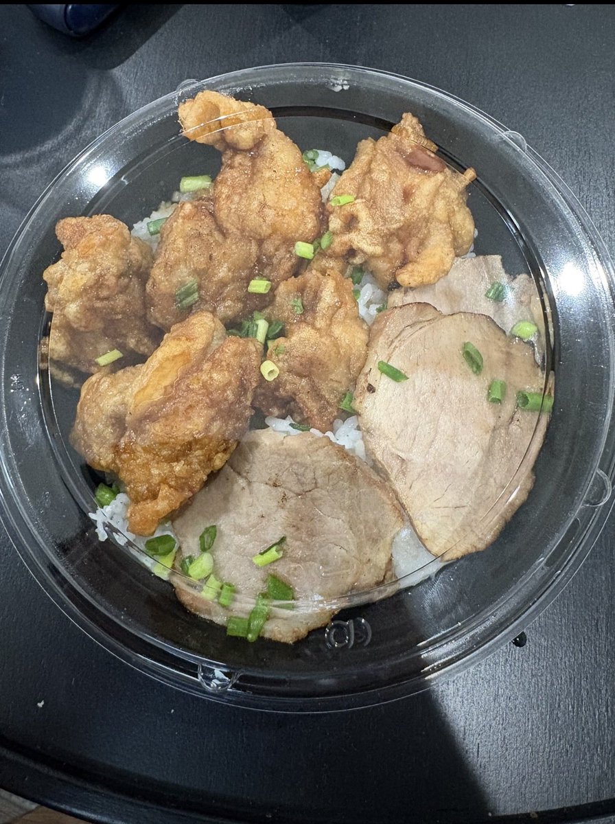 BarSilver101010's tweet photo. 同じメニューでも店によって違うのね
まぁ頼まんけど　笑笑
#Uber #ウーバーイーツ #配達員 #名古屋配達員 #名古屋 https://t.co/aN9CMccNJ0