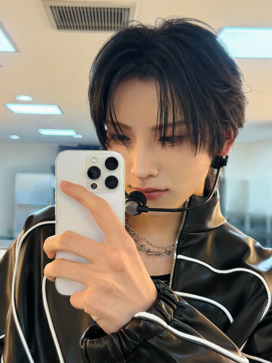 yahhoyum's tweet photo. ชุดดำผมดำหล่อแบบลักชัวรี🖤🐱 https://t.co/uq3G2RaV4k