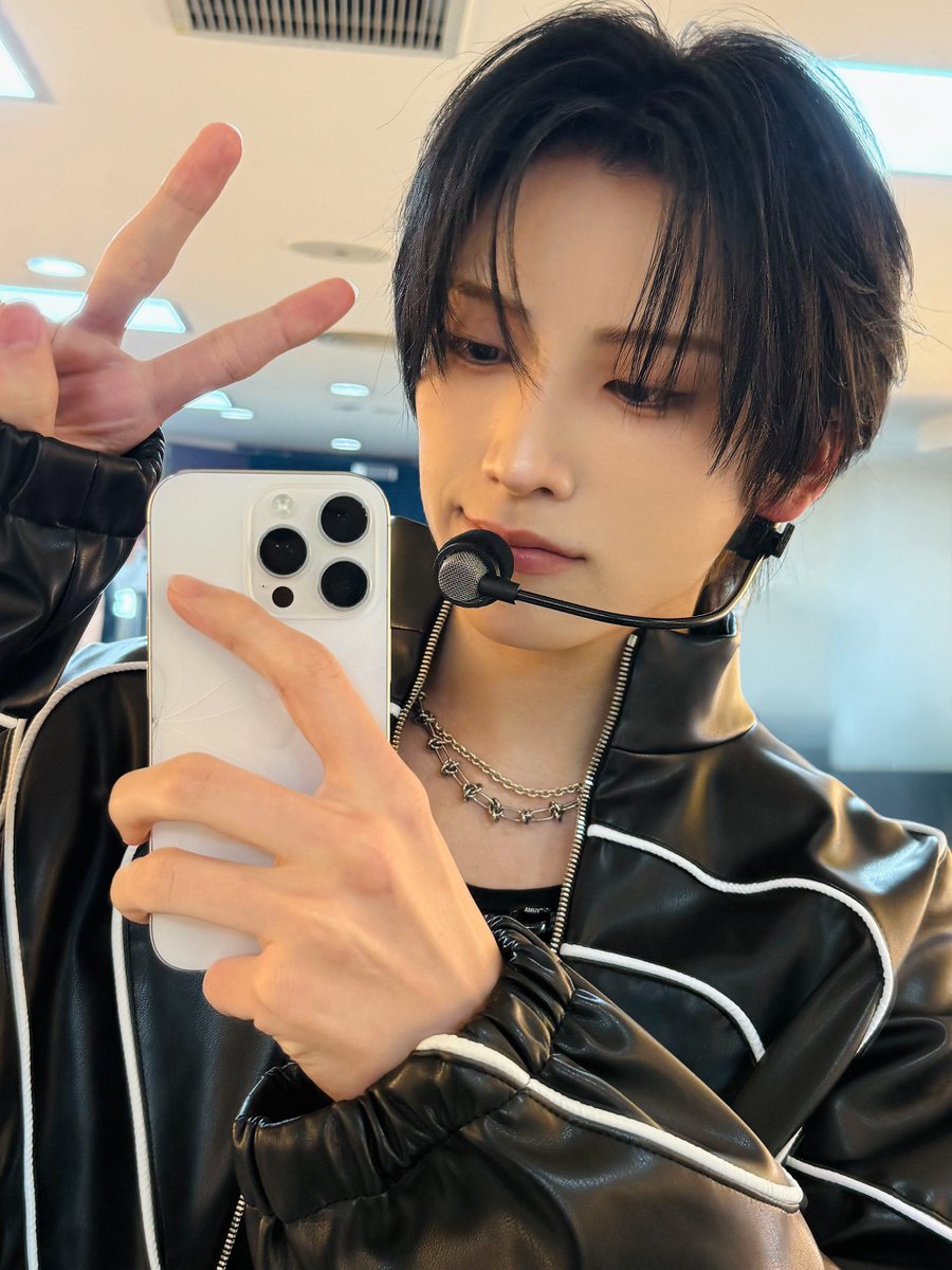 yahhoyum's tweet photo. ชุดดำผมดำหล่อแบบลักชัวรี🖤🐱 https://t.co/uq3G2RaV4k