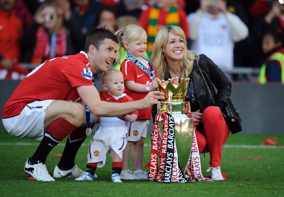 Utdbeni's tweet photo. This is Michael Carrick, his beautiful daughter and handsome boys

before you ask him to be sacked, think about his family. How do you want him to put food on their table. he must stay. 

MICHAEL CARRICK IN https://t.co/xHOSnfVoHF