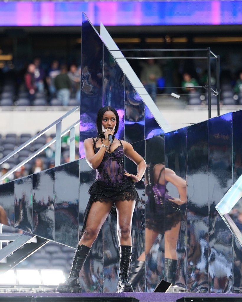 felix23619's tweet photo. BURNA BOY AND AYRA STARR FOR THE NFL HALF TIME SHOW. 🇫🇷 🇬🇧 🏈 💜 🦍 https://t.co/w6KQ7tDb4x