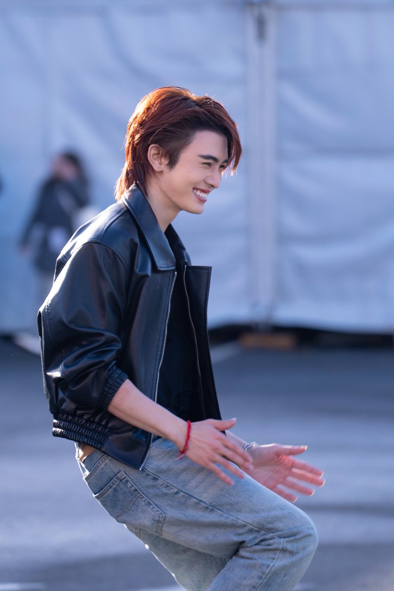 Hareshine's tweet photo. หล่อเรืองแสง หล่อท้าแดดปารีสมากนะ แซนต้านี่เอง มาเพื่อแจกความหล่อ 🌤🌈🍀🥖🇫🇷

JASPER BONJOUR PARIS 

 #TheAFestivalxJASPER #Santapp https://t.co/VCjcvxA2uk