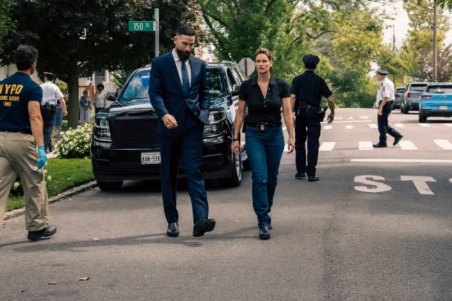 fansplain's tweet photo. Maggie and OA are back in the field, but their reunion may not be the only big change in #FBICBS Season 9 Episode 4. Could Maggie's new partner be on his way out? Take a look HERE: https://t.co/j9IUudKSes https://t.co/pmfPpp1lKU