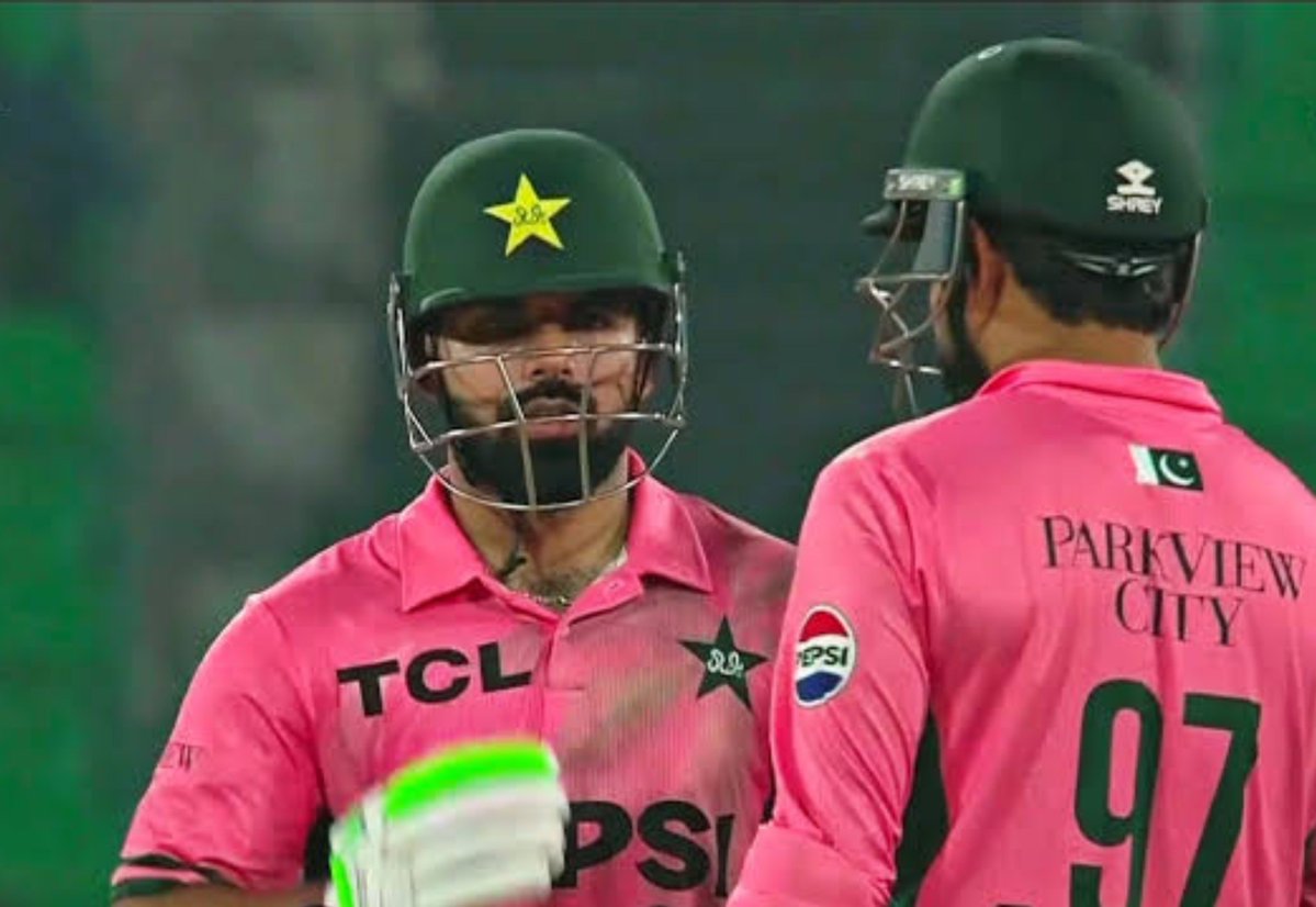 _abhishek_222's tweet photo. One man Army Shadab Khan!!
History chase !!!

They needed around 88 runs, when 9th wicket fell, Haris Rauf held one end and Shadab did his Magic ✨ 

One for the ages, well done Shadab

Pakistan vs England l Shadab Khan l Haris Rauf 

#PAKvsENG #ENGvsPAK #CricketTwitter https://t.co/VHoUoF14Ex
