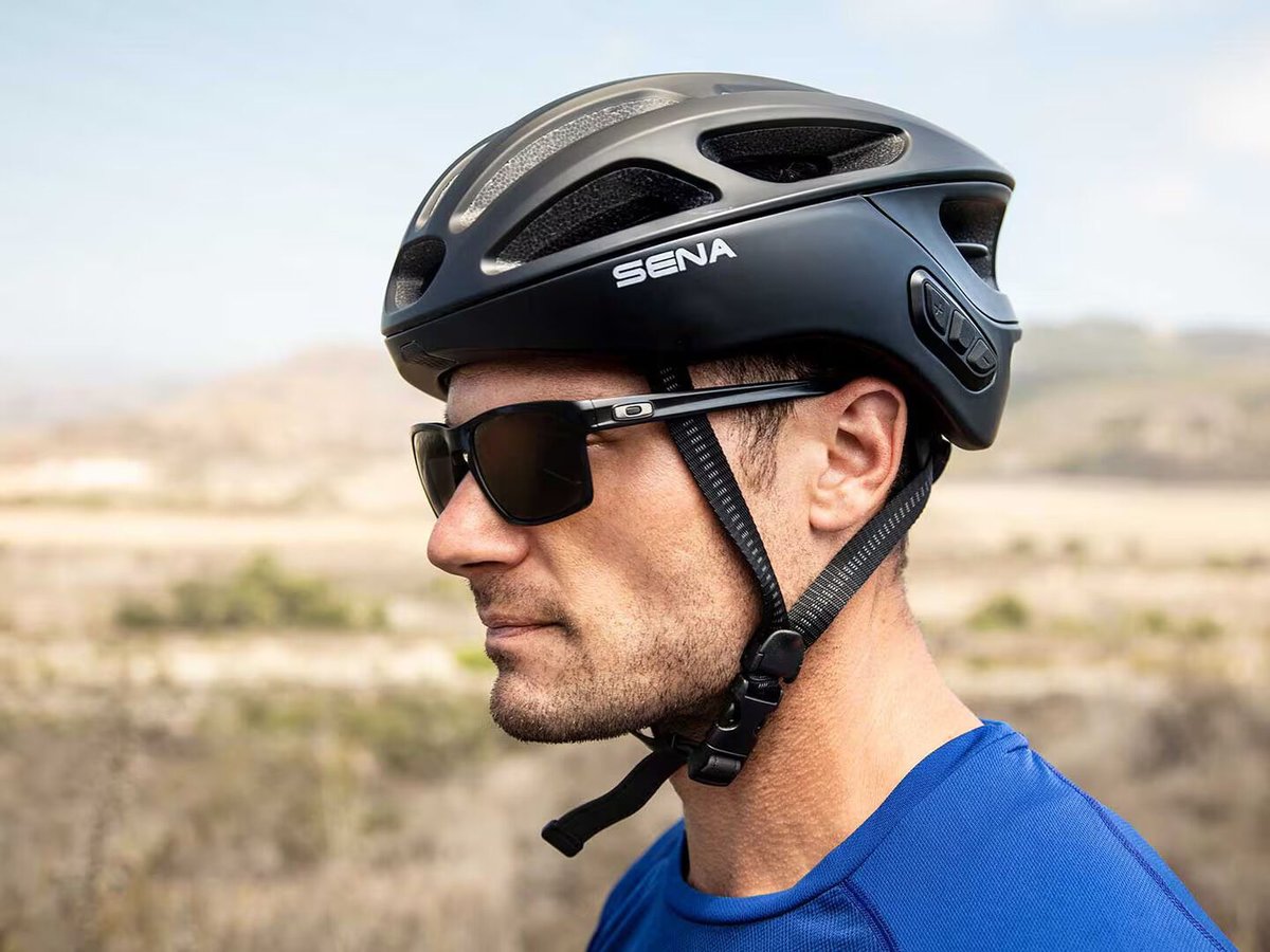 EperformanceAg's tweet photo. Du suchst den perfekten Velohelm für deine Touren?
Der SENA R1 E-Bike Helm mit Kommunikationssystem bietet modernste Technologie für mehr Sicherheit, Komfort und klare Kommunikation mit anderen Fahrern – ganz ohne Umwege.

📞 Ruf Bruno an: +41 62 777 41 71 https://t.co/UnxUbGDKRy
