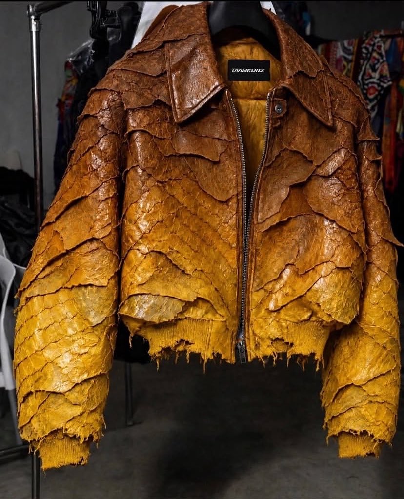 Rave_magazin's tweet photo. This is the craziest jacket I’ve seen. https://t.co/m2xOYC2cro