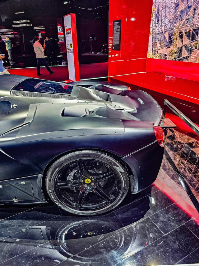 wayne_m159's tweet photo. This looks like a Laferrari, but its actually a Ferrari SP3 Daytona test mule. https://t.co/Rq1kGjt7I9