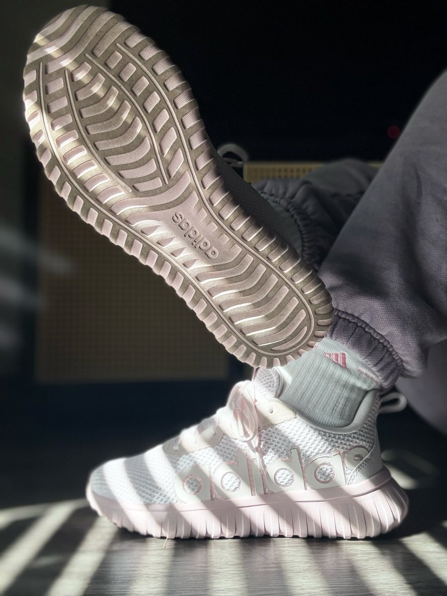 SerenasSneakers's tweet photo. Adidas sneakers this pretty… who knew casual could be so captivating? https://t.co/0MYw7sh2mB