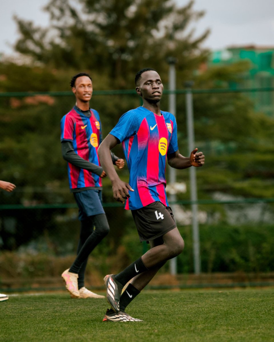 IGIHESports's tweet photo. 📸AMAFOTO 📸 

Abafana ba Real Madrid na FC Barcelone bo mu Rwanda banganyije igitego 1-1 mu mukino wa gicuti wabereye kuri Stade Amahoro kuri uyu wa 25 Ukwakira 2026.

#IGIHESports

📸: @karenzithelink https://t.co/CHQqxnPi9D