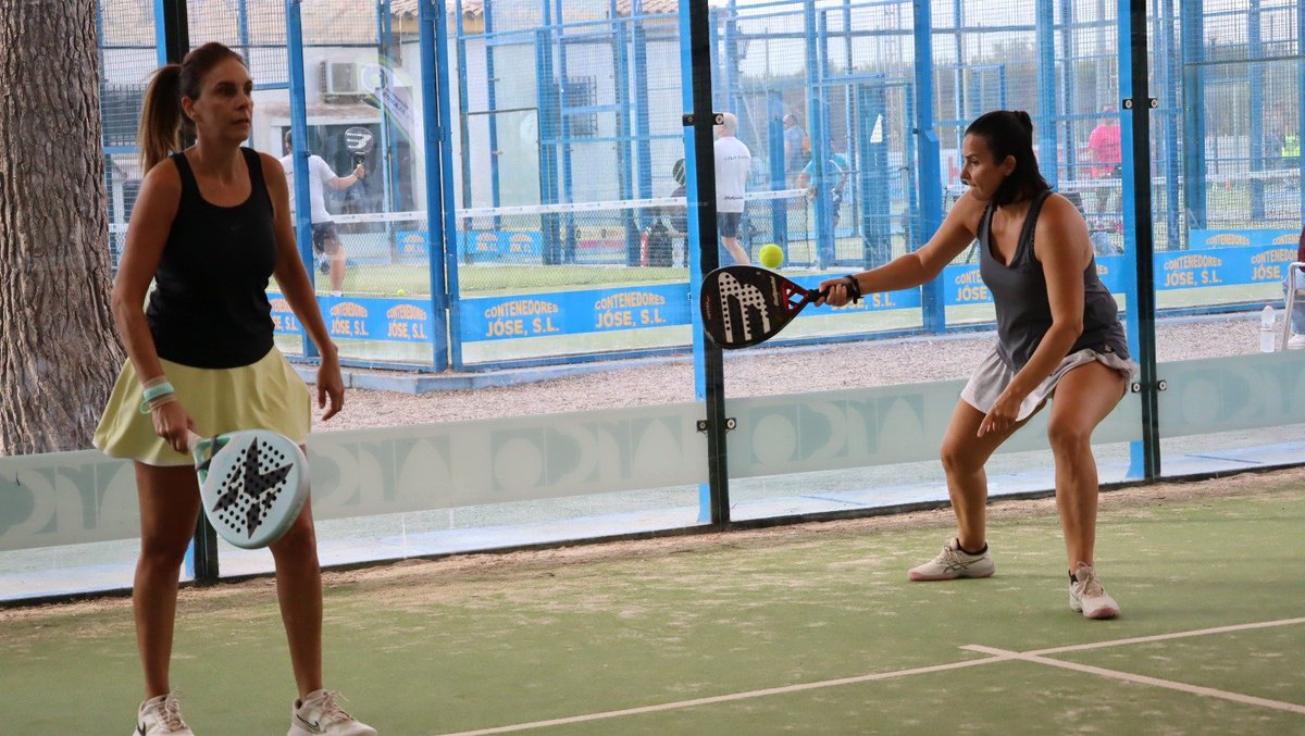 jdguadalentin's tweet photo. 🥎 Noventa parejas han participado en el torneo de pádel de los 47º JDG organizado por Intersport Zurano y Relojería Garsans en el Club Deportivo Los Álamos. 

👏🏻Enhorabuena a los clasificados en las diferentes categorías y a los organizadores por un gran evento. https://t.co/kSQlRvgmPb