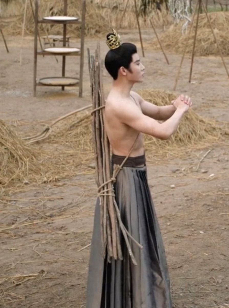 jooonyiie's tweet photo. dint even let her divorce marinate for a bit bros already got his chest out and biceps flexed https://t.co/wQZXaIMwNj