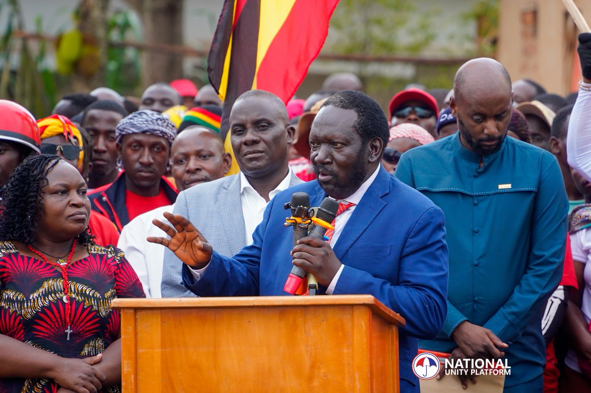 DavidLRubongoya's tweet photo. Fare thee well our brother, friend and comrade, Hon. Matovu Charles. Many, many thanks to the thousands of people who came to say goodbye to him. May his gentle soul rest in peace🙏🏾 https://t.co/ZDGUNYc550