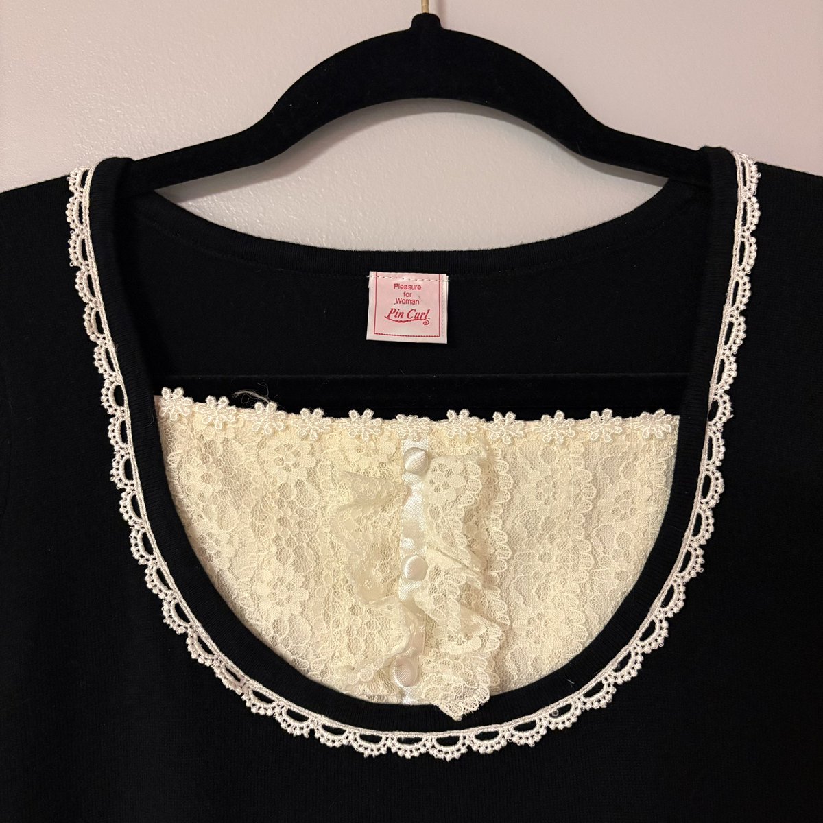 moedorable's tweet photo. i got this shirt from the thrift the other day ,, so cute >.< https://t.co/9NTltw2BPF