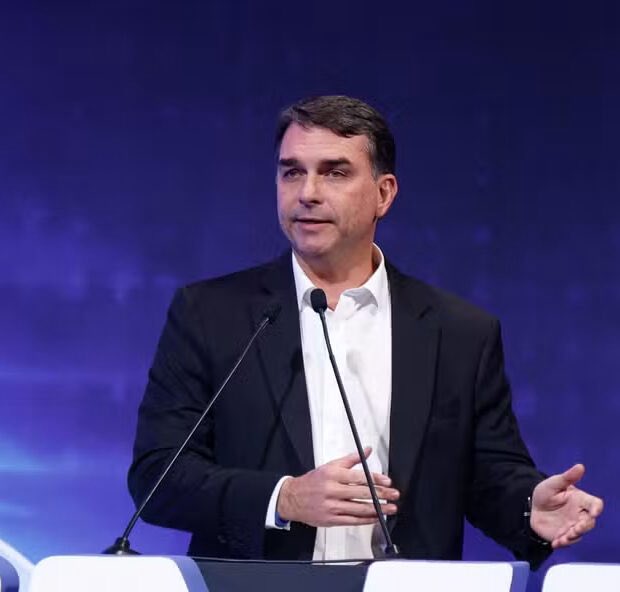 choquei's tweet photo. 🚨AGORA: Flávio Bolsonaro vence Lula no 2° turno em Israel com 80,81% dos votos. https://t.co/RBE4YRu8Uw