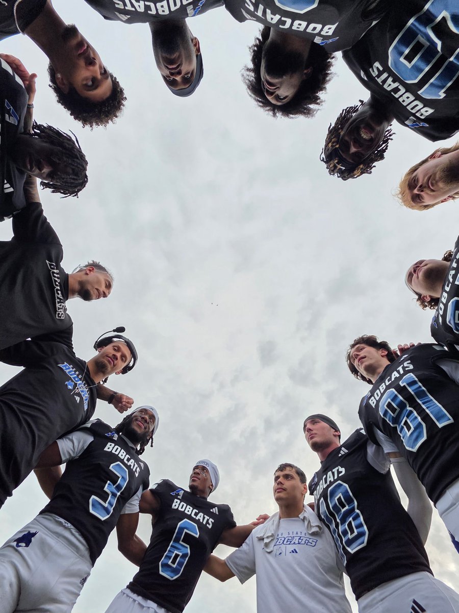 CoachKO7's tweet photo. Another great victory at the Oak Bowl! YAC BOYZ scored 5 TDs! Proud of this group! Job not finished! 😼🅿️
#clawsout #cfb #finish #wideoutU https://t.co/QjSnsxpLCd