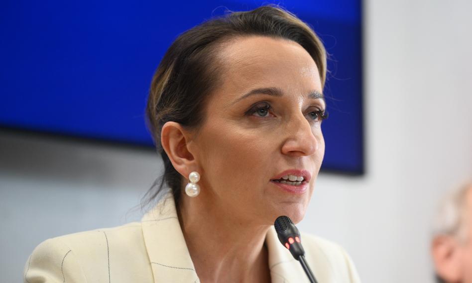 HubnerrMax's tweet photo. Sylwia Gregorczyk-Abram.

Pierwszy w historii świata Rzecznik Praw Obywatelskich, który zaginął po objęciu funkcji i odnalazł się tylko i wyłącznie dlatego, że ze swojej siedziby wyrzucał na śmietnik symbole narodowe własnego państwa.

Tylko w państwie zarządzanym przez Tuska. https://t.co/dEpTrwzuJD