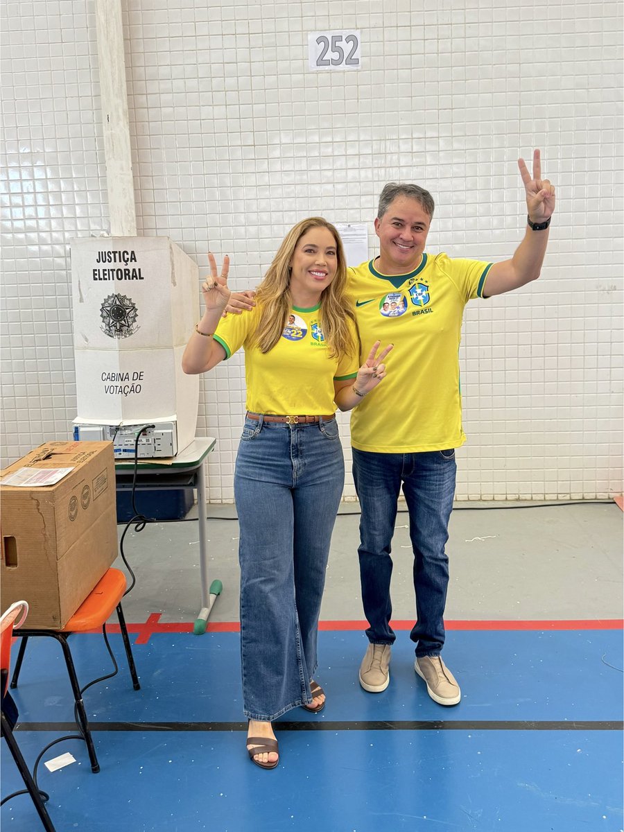 efraimfilho's tweet photo. Brasil, a esperança de um novo tempo bate a porta. Vamos pra vitória!!! 2️⃣2️⃣🇧🇷 https://t.co/30gtOaYBJR