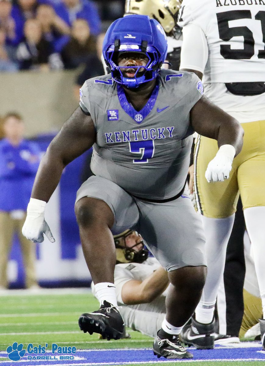 DarrellBird's tweet photo. May be my favorite photo from last night. "Chops" with the celebration.
See all my pics from @UKFootball vs. Vandy here: https://t.co/r90WNWiBrf https://t.co/TKPU8maxWT